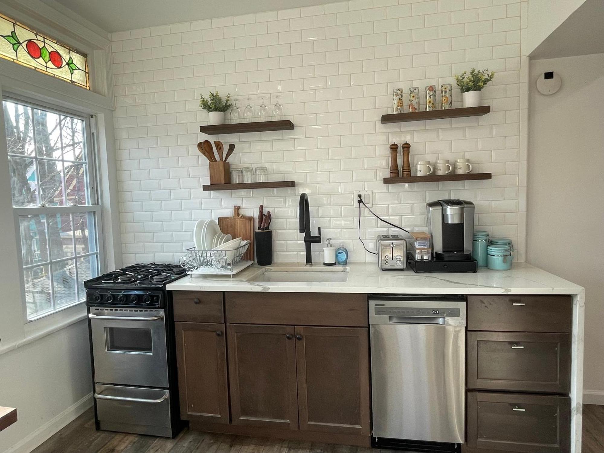 Gorgeous Victorian House!! Entire In Sam's New York